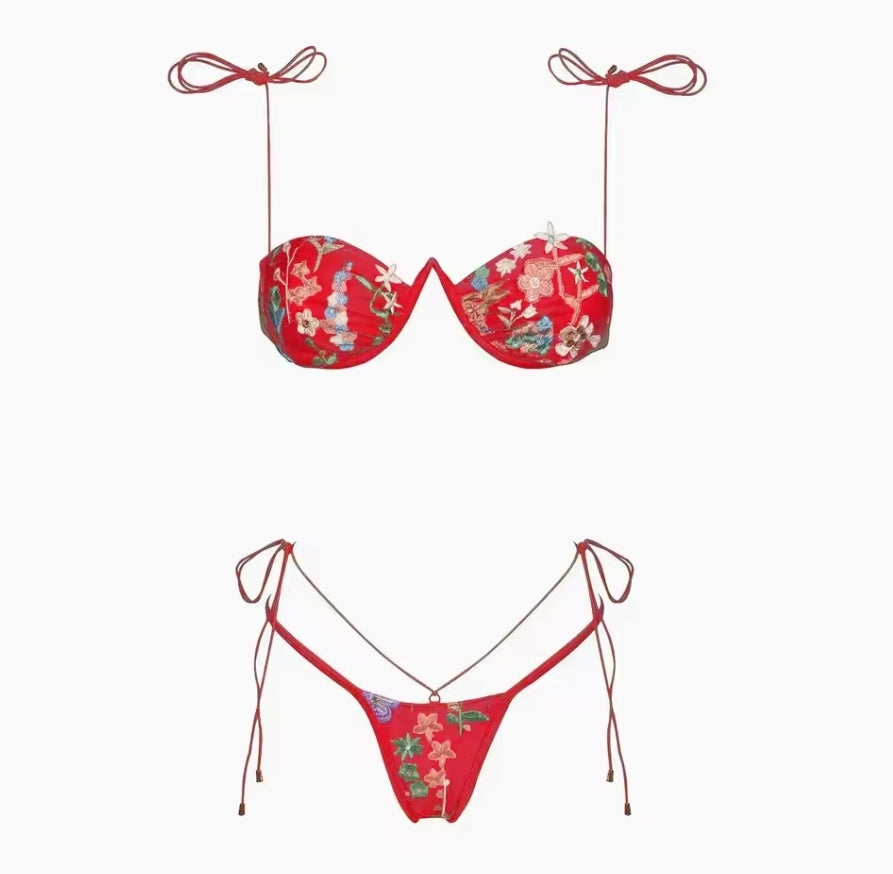 Eleganter Bikini mit Blumenmuster
