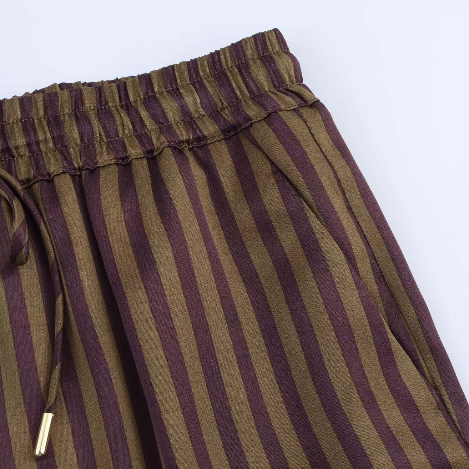 Lässiger Zweiteiler mit Streifen