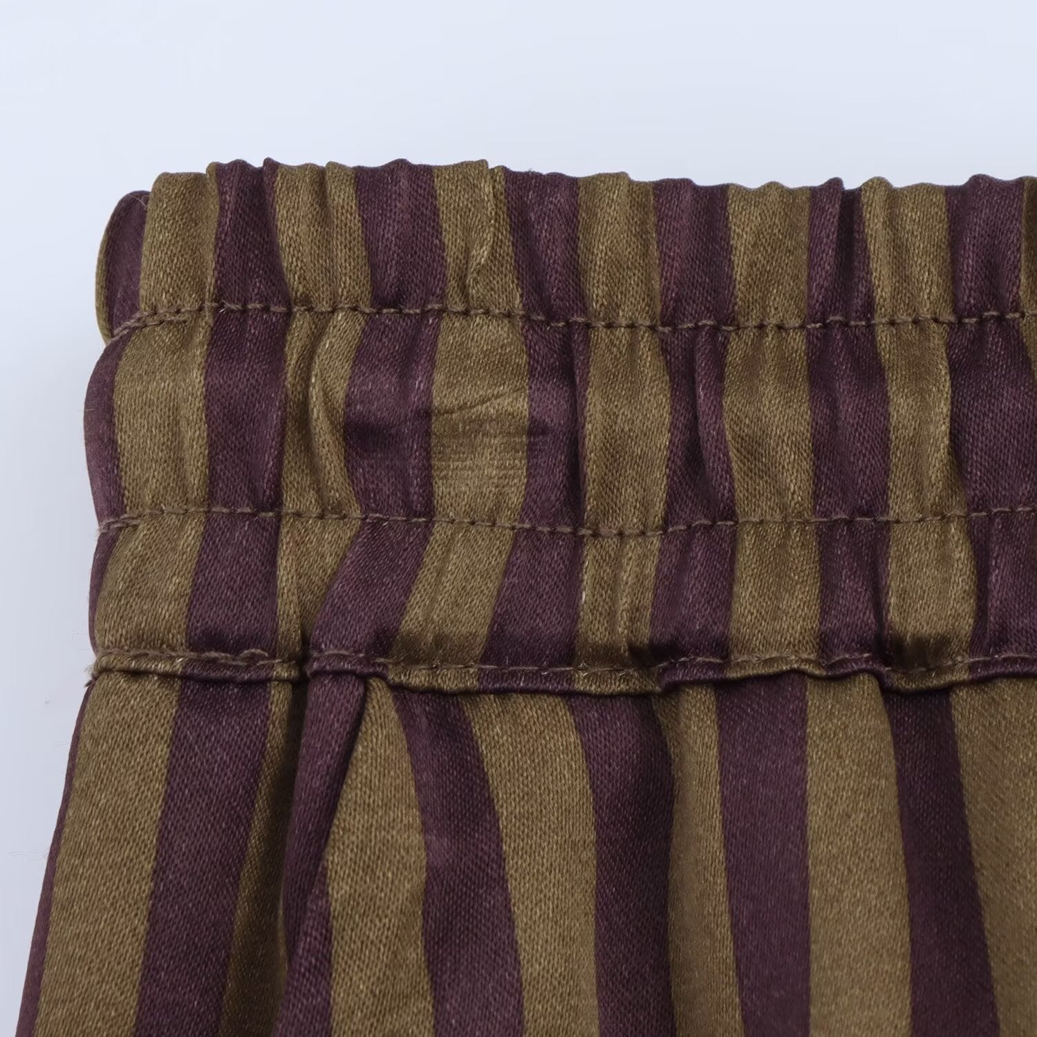 Lässiger Zweiteiler mit Streifen