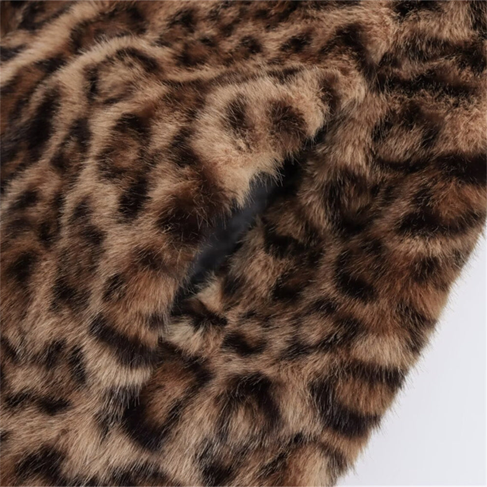 Glamouröser Kurzmantel aus Kunstfell – Leoparden-Print mit breitem Reverskragen