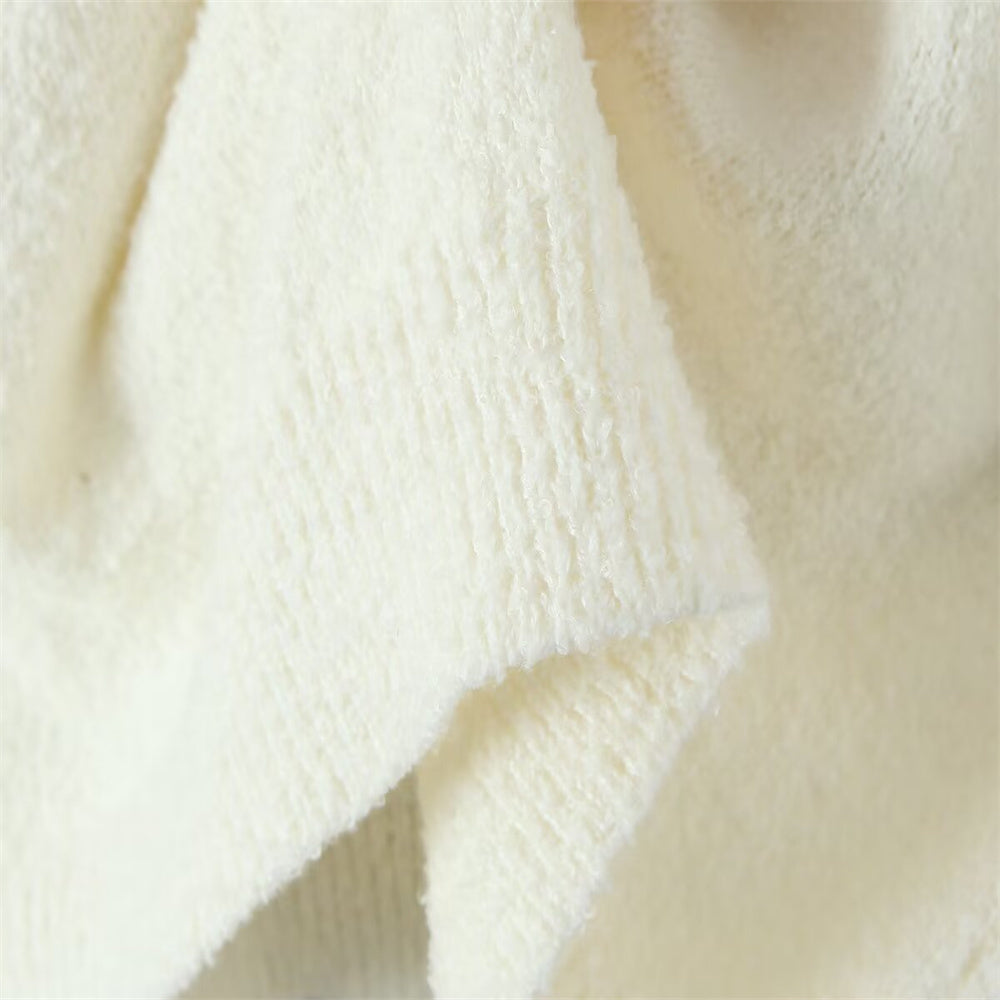 Kuscheliges Strick-Set mit V-Ausschnitt