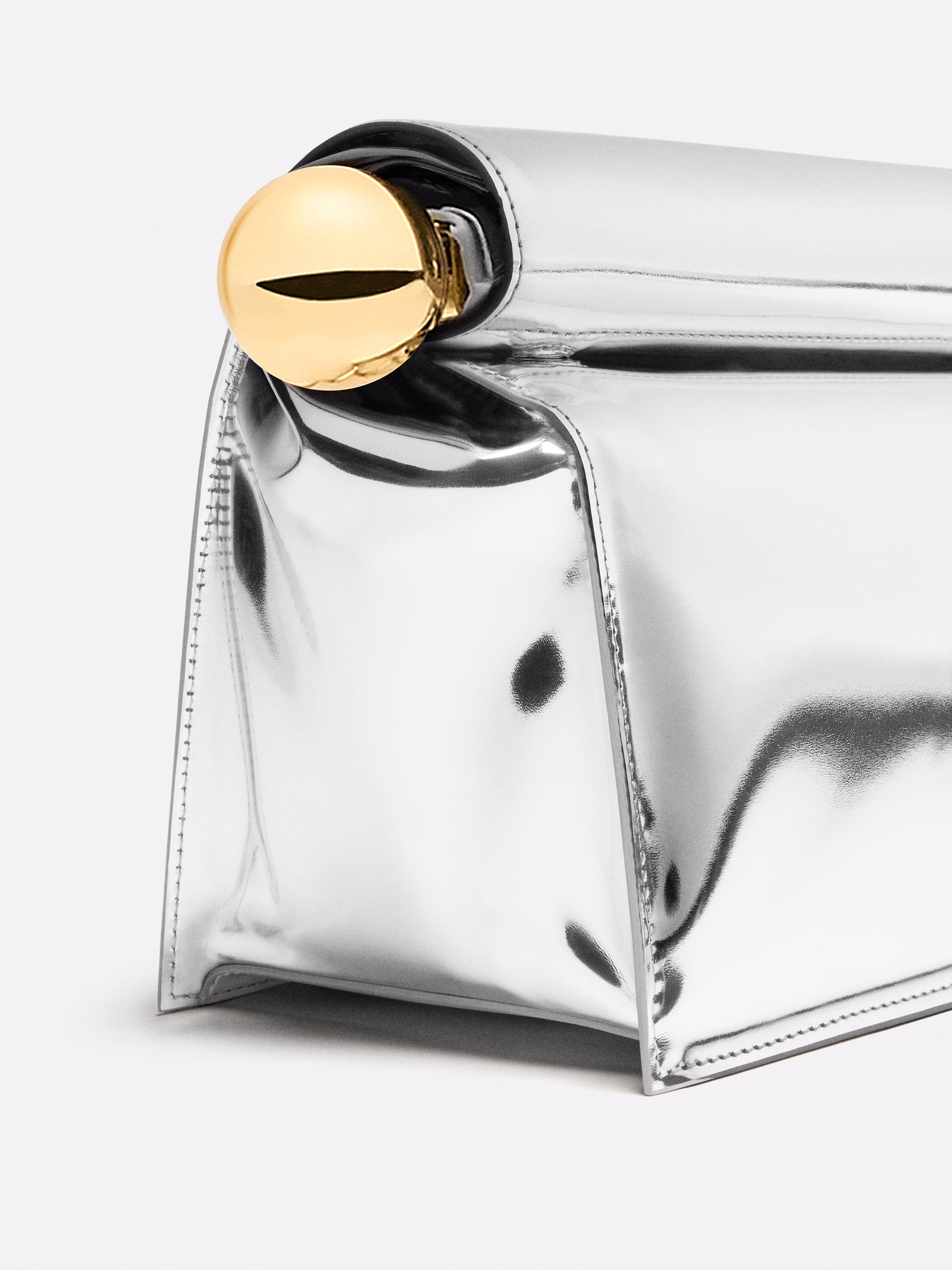 Edle Handtasche mit goldfarbenem Riegelverschluss – Weiche Clutch
