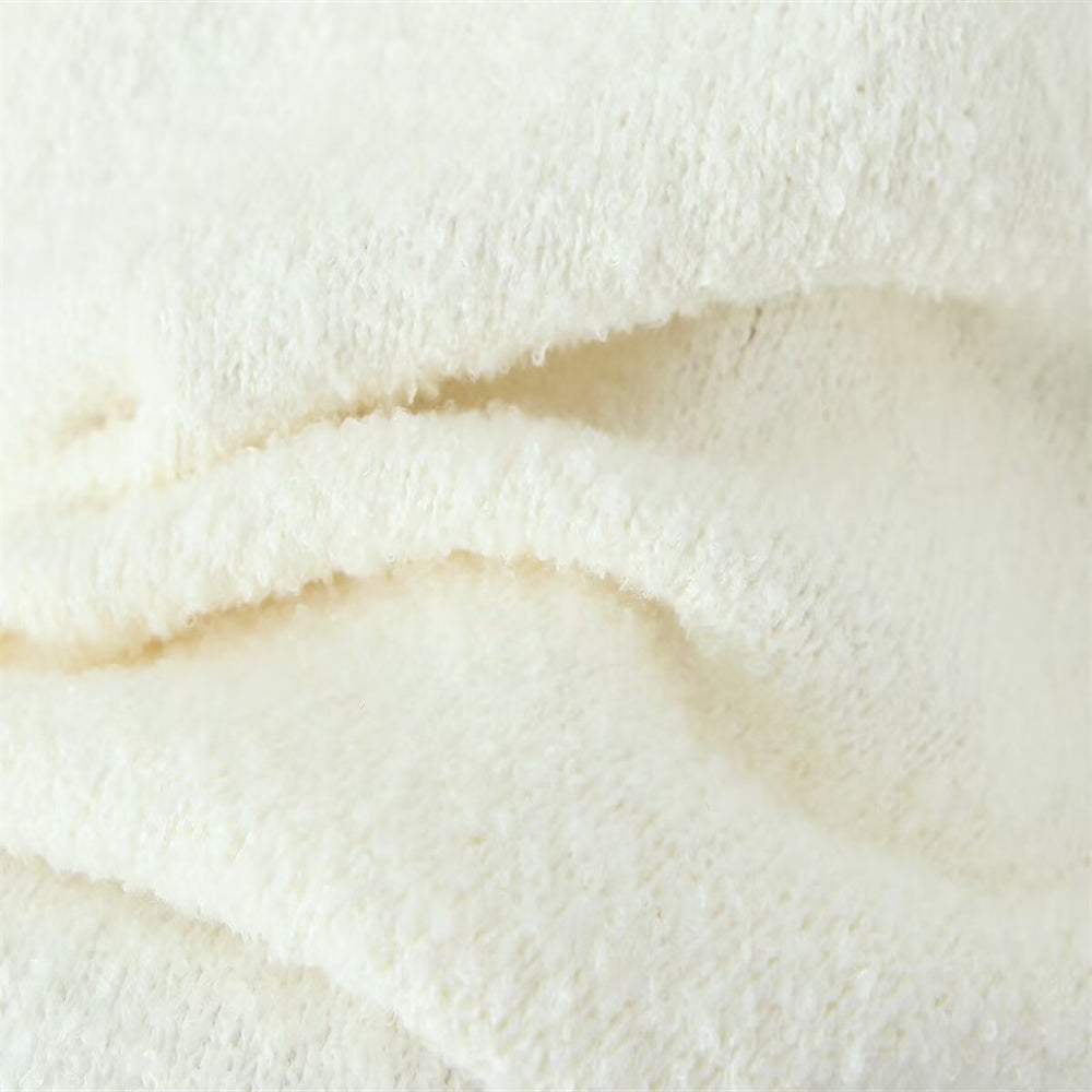 Kuscheliges Strick-Set mit V-Ausschnitt