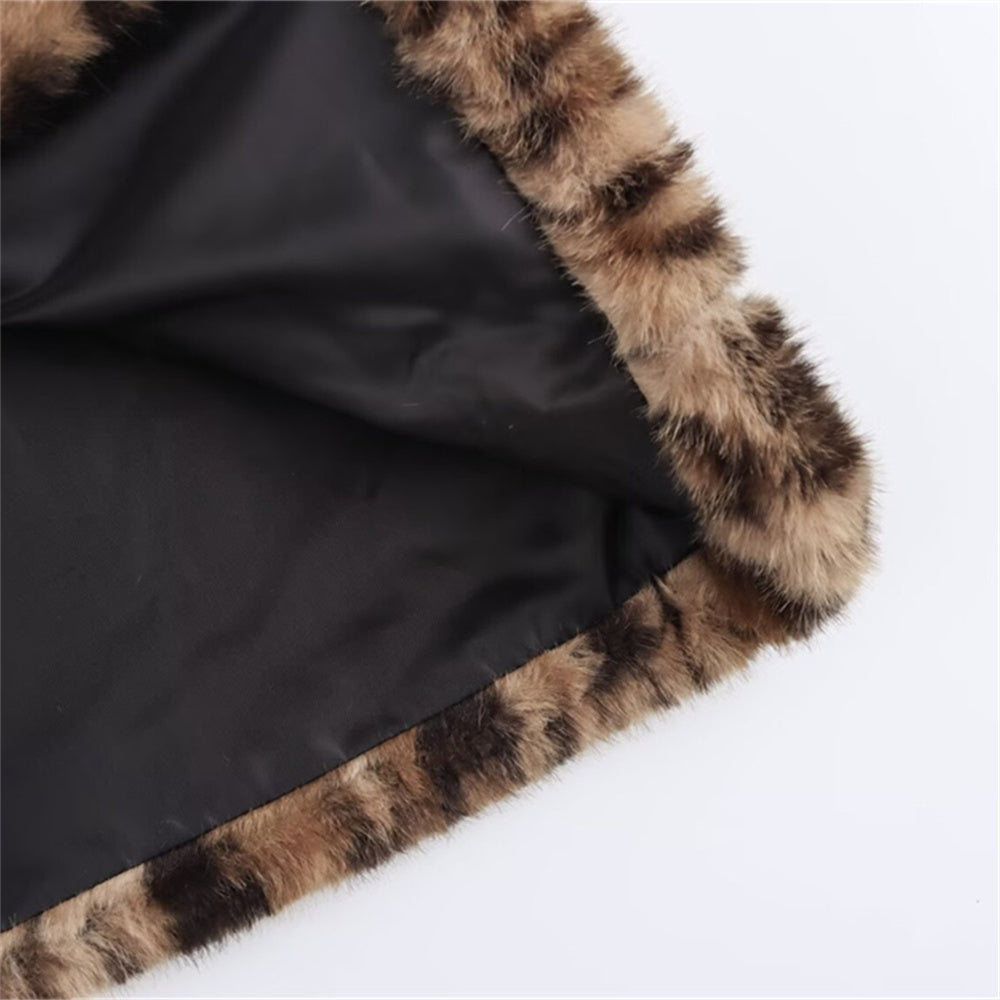 Glamouröser Kurzmantel aus Kunstfell – Leoparden-Print mit breitem Reverskragen