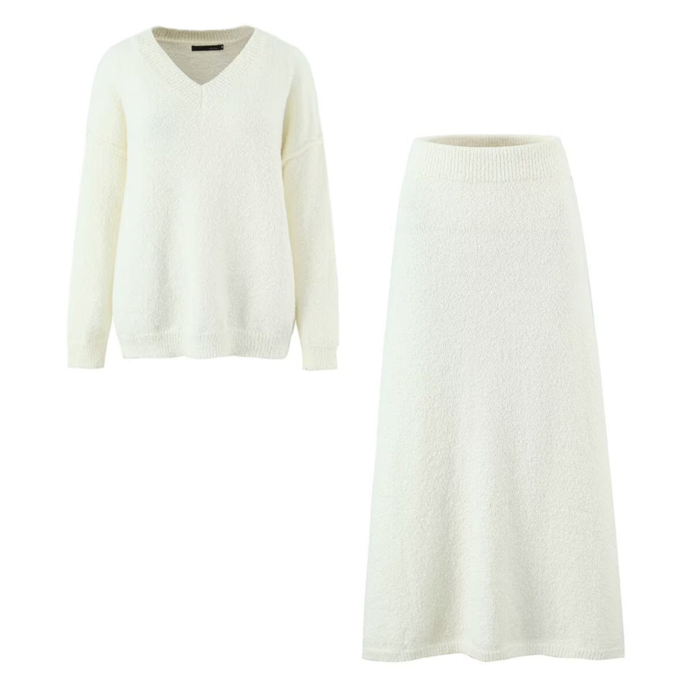 Kuscheliges Strick-Set mit V-Ausschnitt