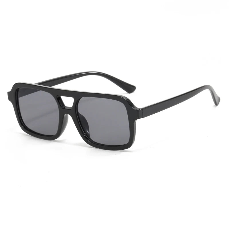 Retro Square: Trendige quadratische Brille in vielfältigen Farben und stilvollem Gestell“