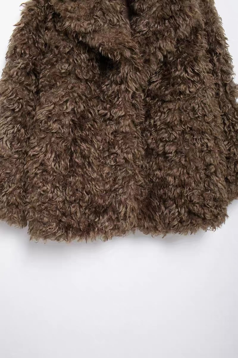 Modische kurze Kunstfell-Jacke – Lässiger Streetstyle-Blouson mit Reverskragen