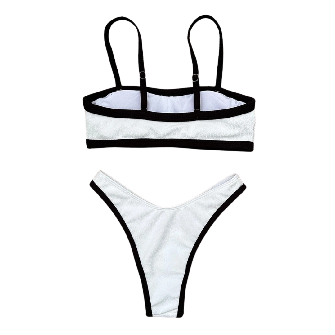 Sleek Chic Bikini: Stilvolles Design in Schwarz-Weiß